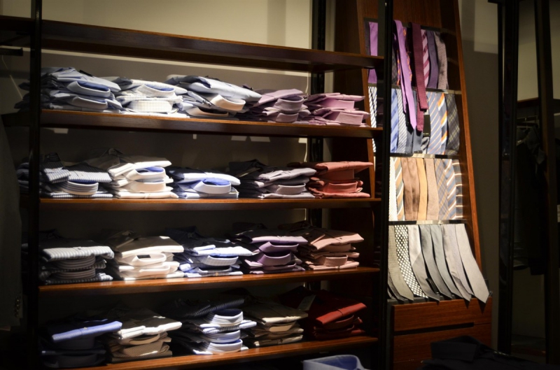 ecommerce-CUERS-min_shirts_exhibition_shop_shopping_shelf_buy_business_clothing-940715